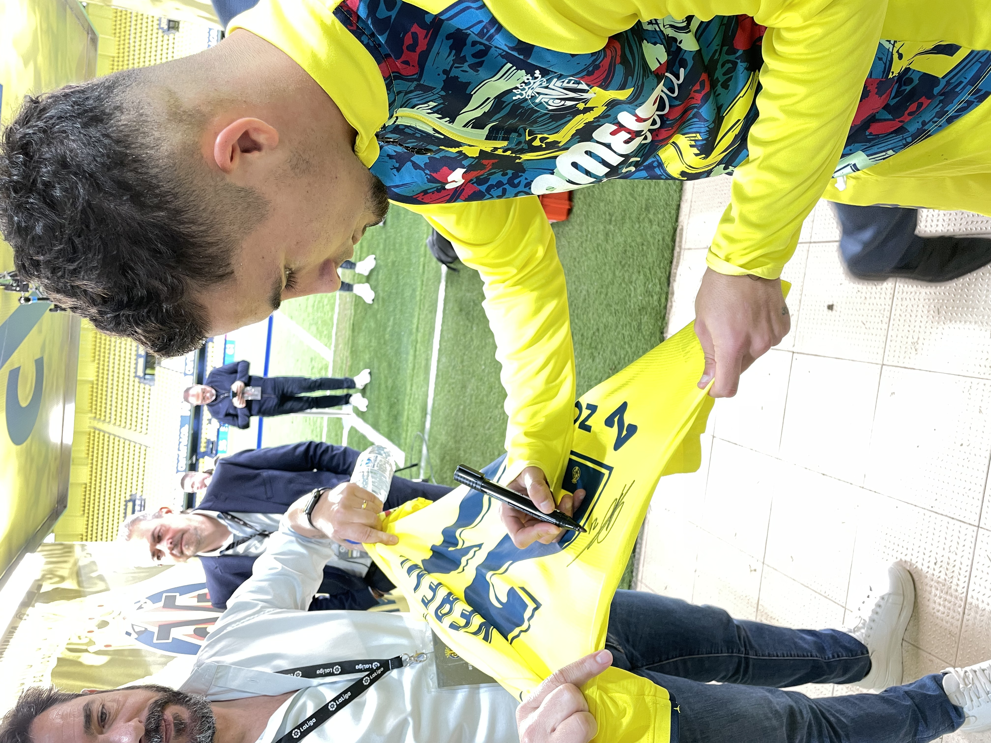 Camiseta utilizada en partido y firmada por #21 del Villareal CF Yeremy Pino.